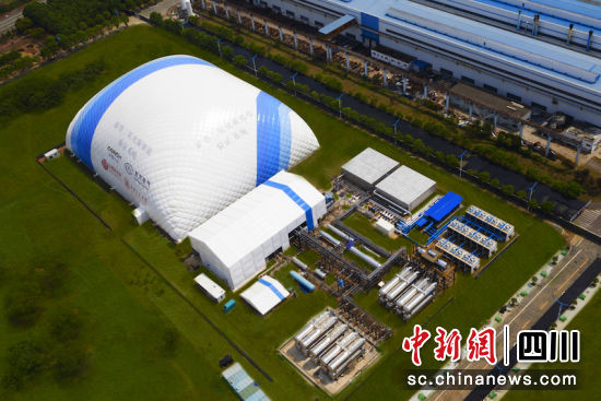 项目像一座蓝白相间的“小山”。918博天堂·(中国区)旗舰厅汽轮机 供图